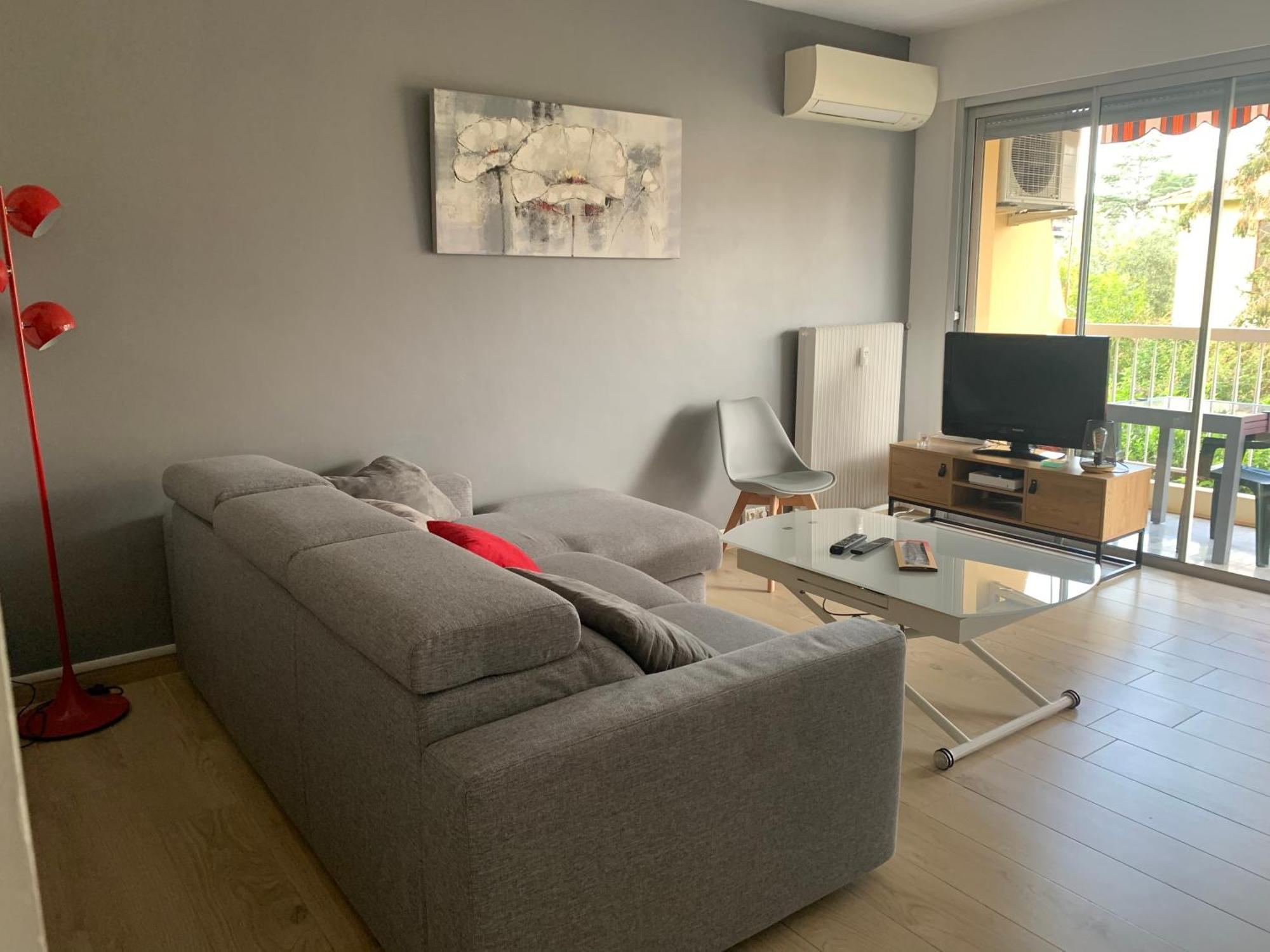 Agreable 2 Pieces A 150 M De La Apartment *